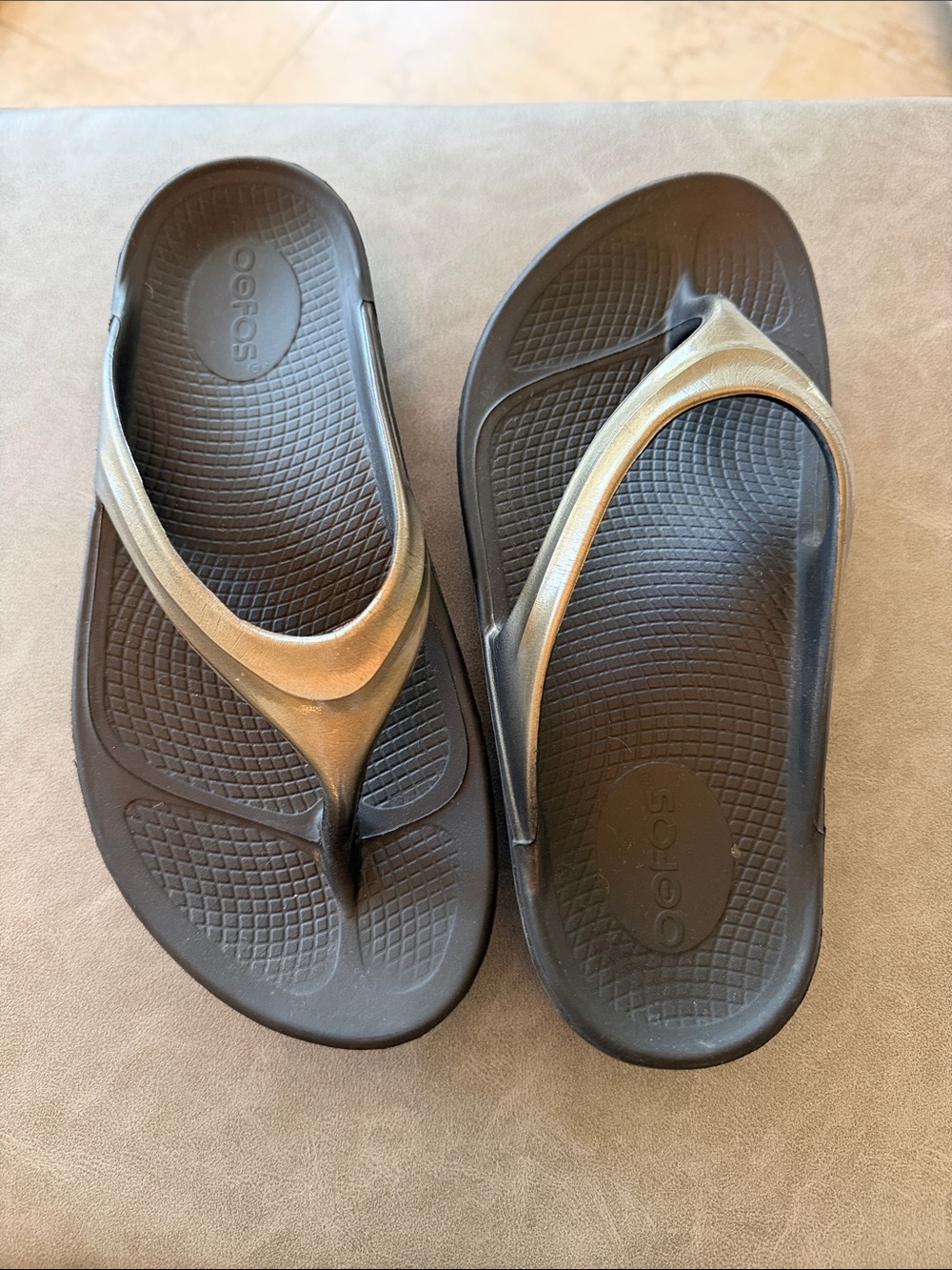 OOFOS Bronze and Black Comfort Recovery Flip Flops